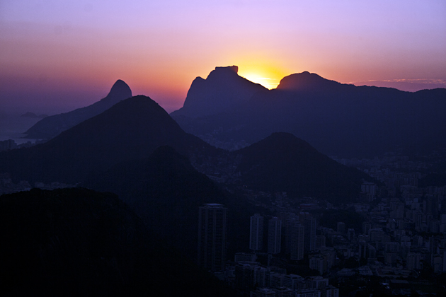 Auringonlasku sokeritoppavuorella 🇧🇷
